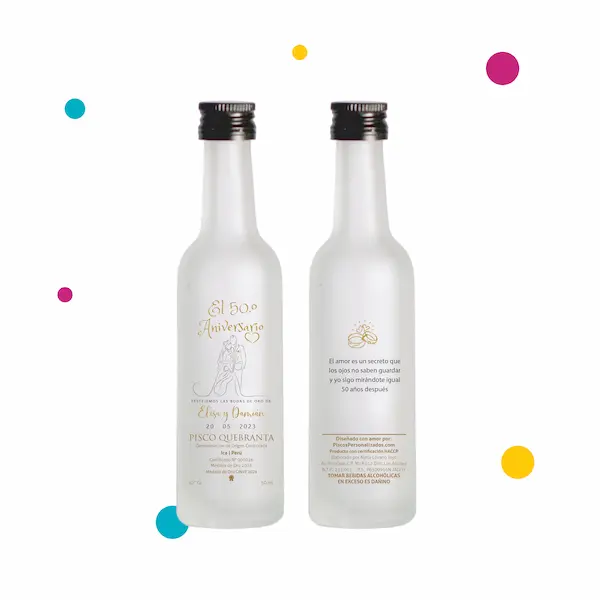 Botellitas de piscos con diseño de aniversario de matrimonio