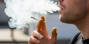 Cómo ayudar a un familiar a dejar de fumar este Día Mundial sin Tabaco